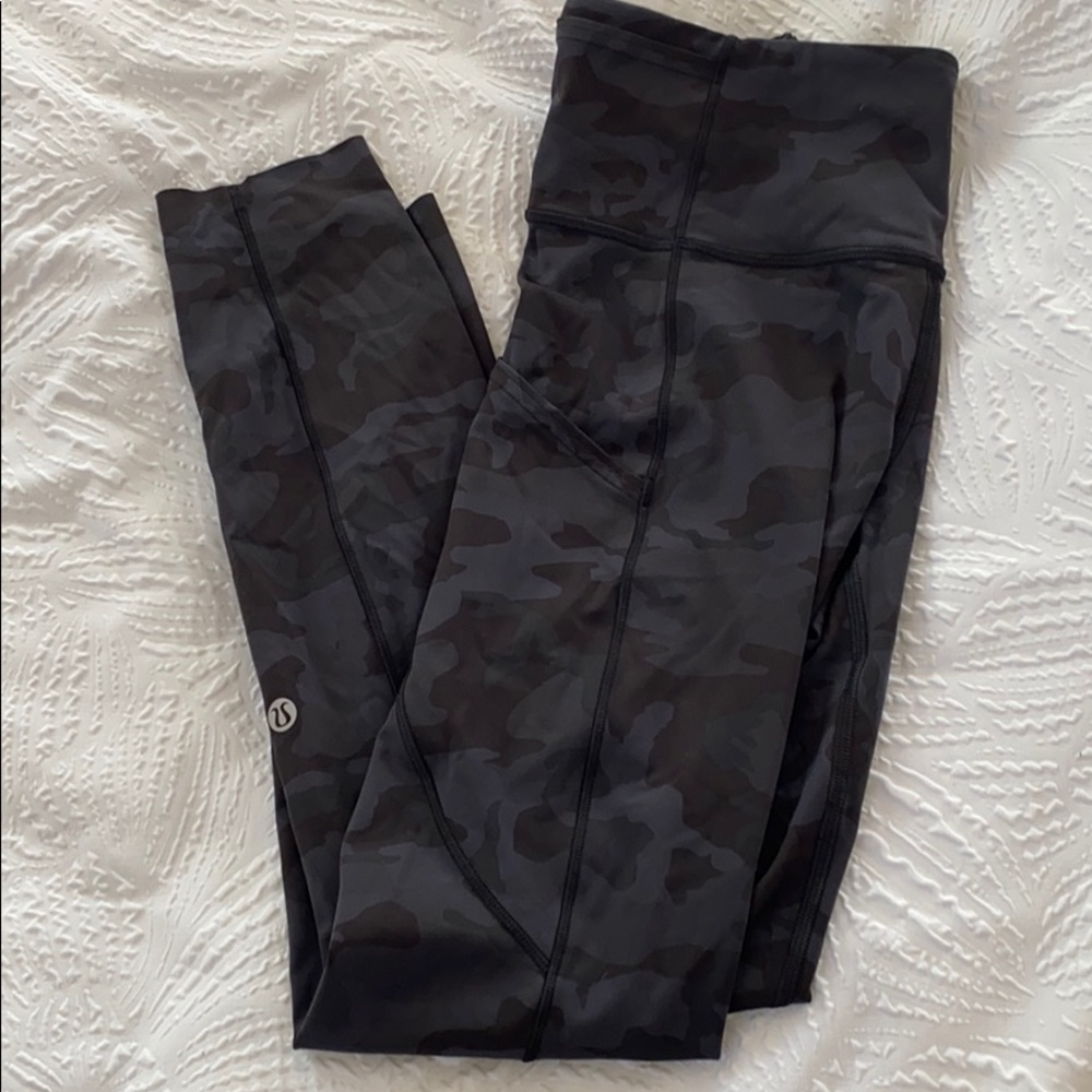 EUC Lululemon fast and free camo size 6